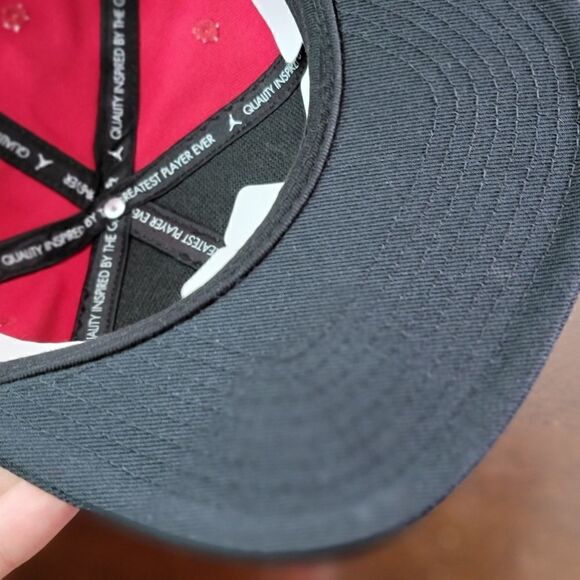 Air Jordan 1 Retro OG Bred Hat Cap Red Black Snap - Picture 9 of 9